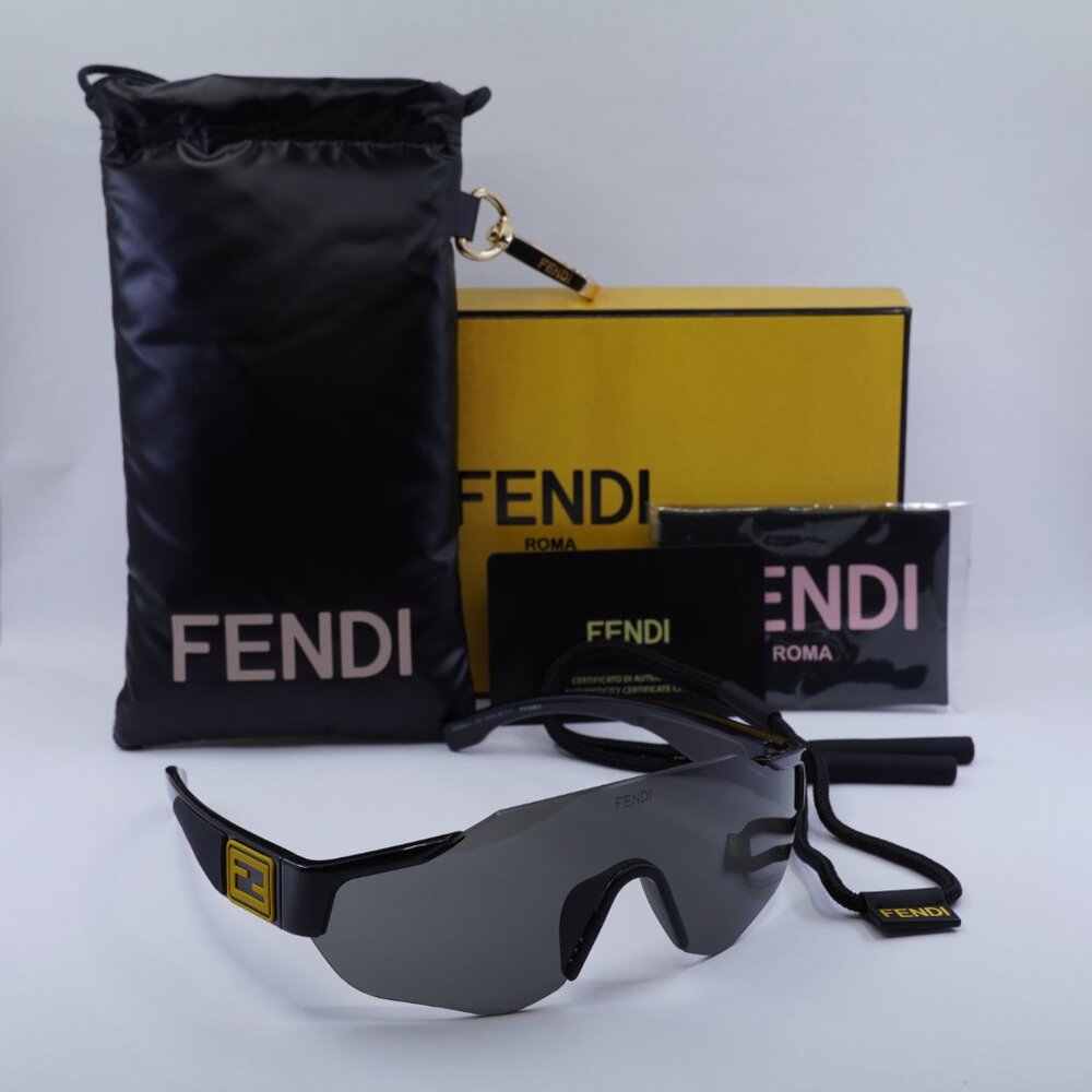 🕶️ New Fendi FE40088U-Y 01A Sunglasses -Black Frame, Grey Lenses - Picture 15 of 15